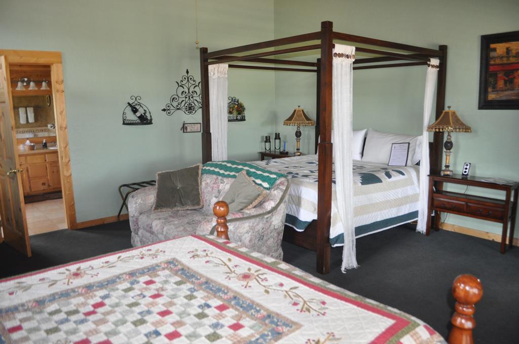 Elkwood Manor Bed & Breakfast 4*